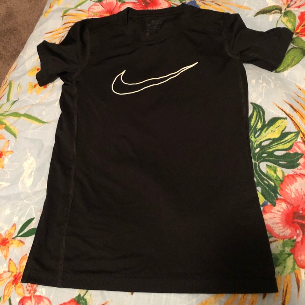 Black Nike T-shirt Boys Size small